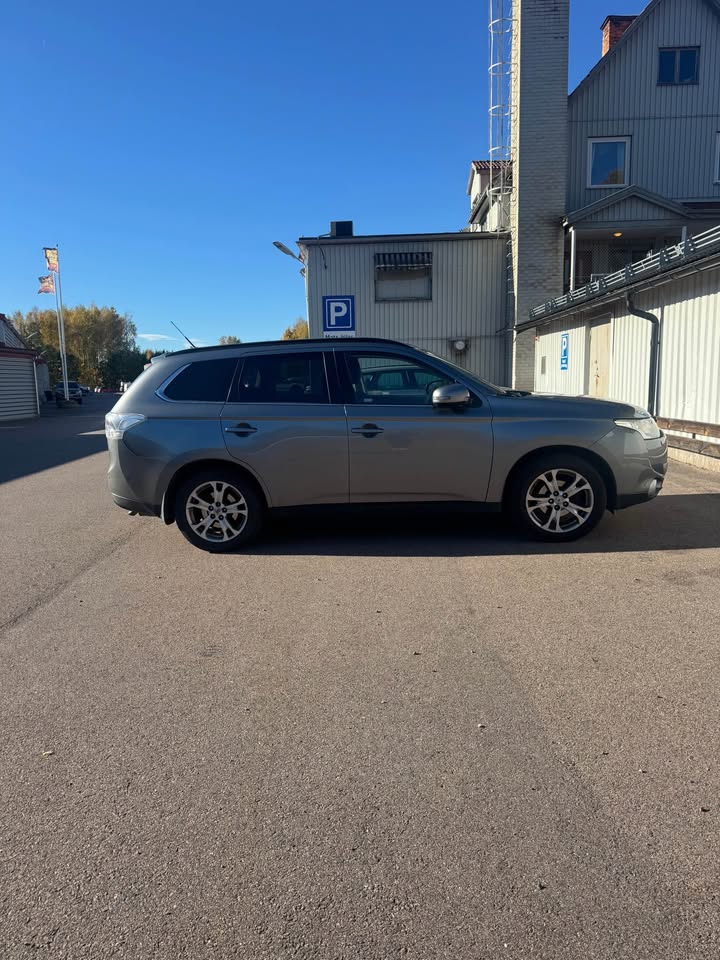 Mitsubishi Outlander 2.2 DI-D 2013, bild 3/7
