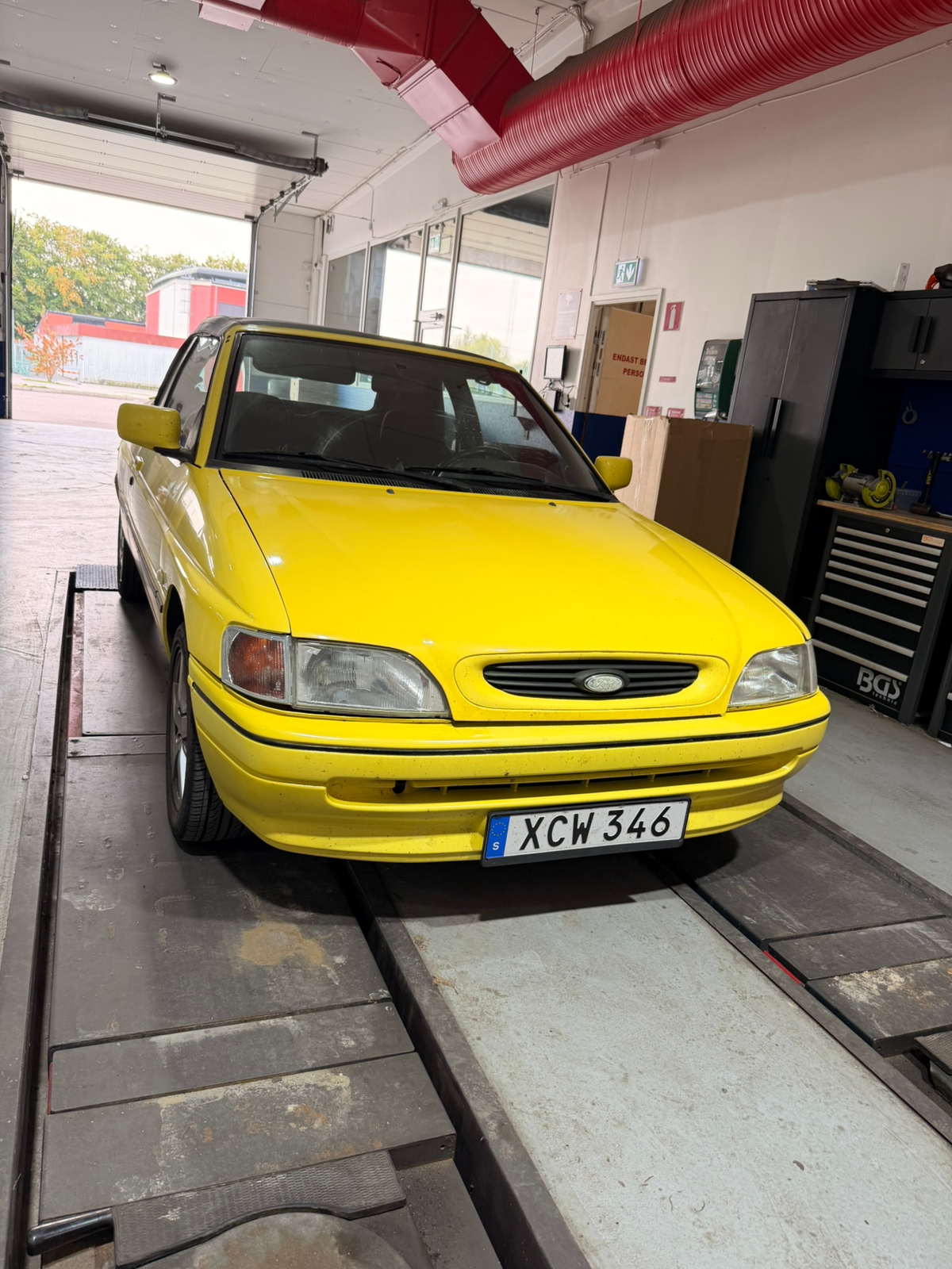 Ford Escort Cabriolet 1.6 Manuell 1994, bild 2/4