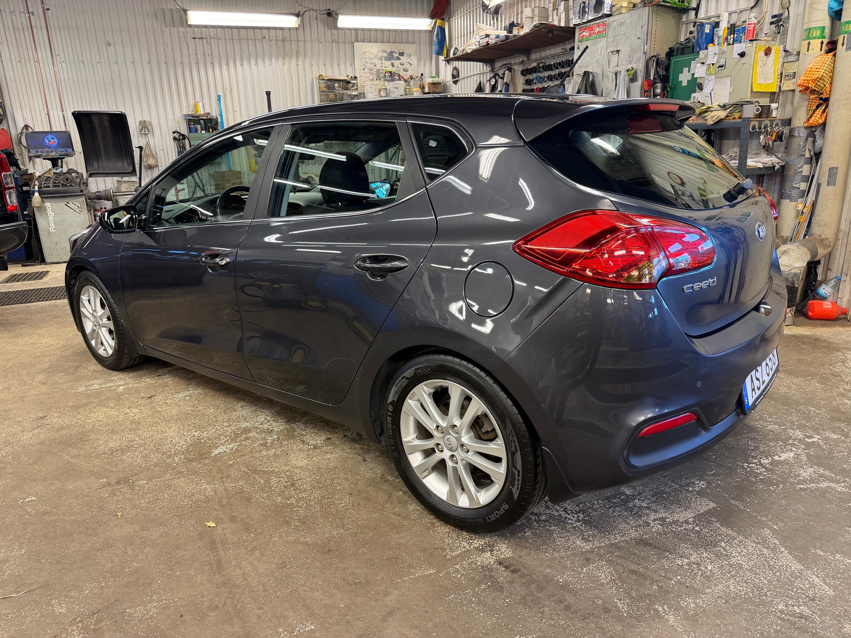 Kia Ceed 1.6 CRDi Manuell 2014, bild 6/10