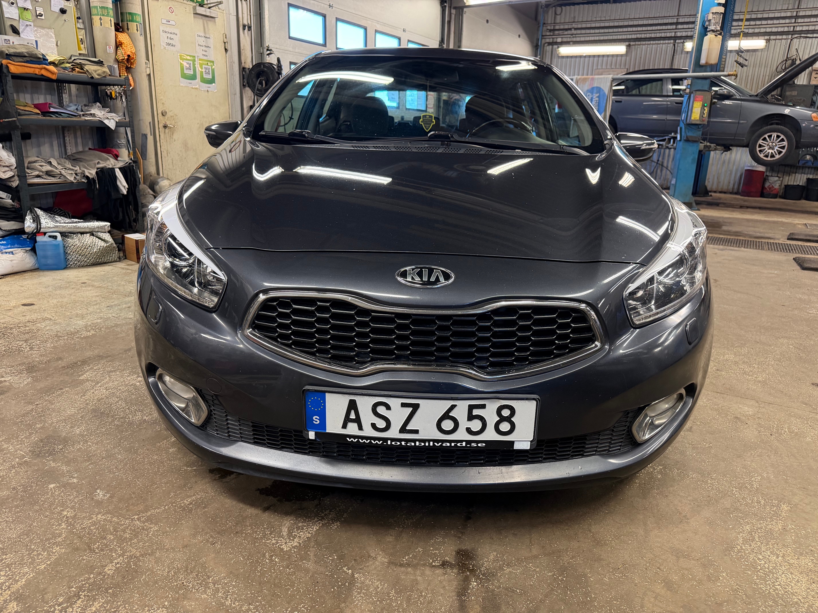 Kia Ceed 1.6 CRDi Manuell 2014, bild 2/10