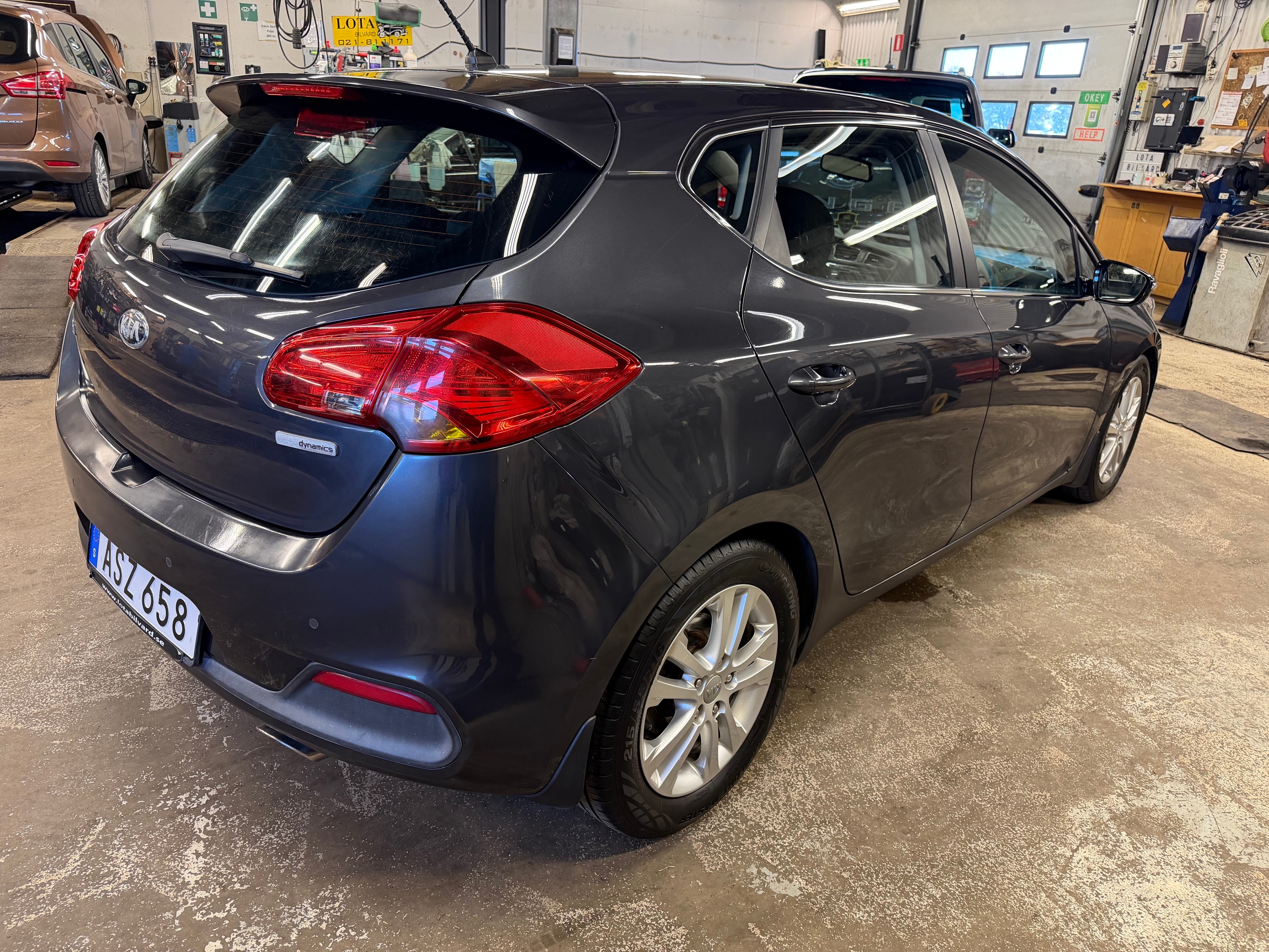 Kia Ceed 1.6 CRDi Manuell 2014, bild 4/10
