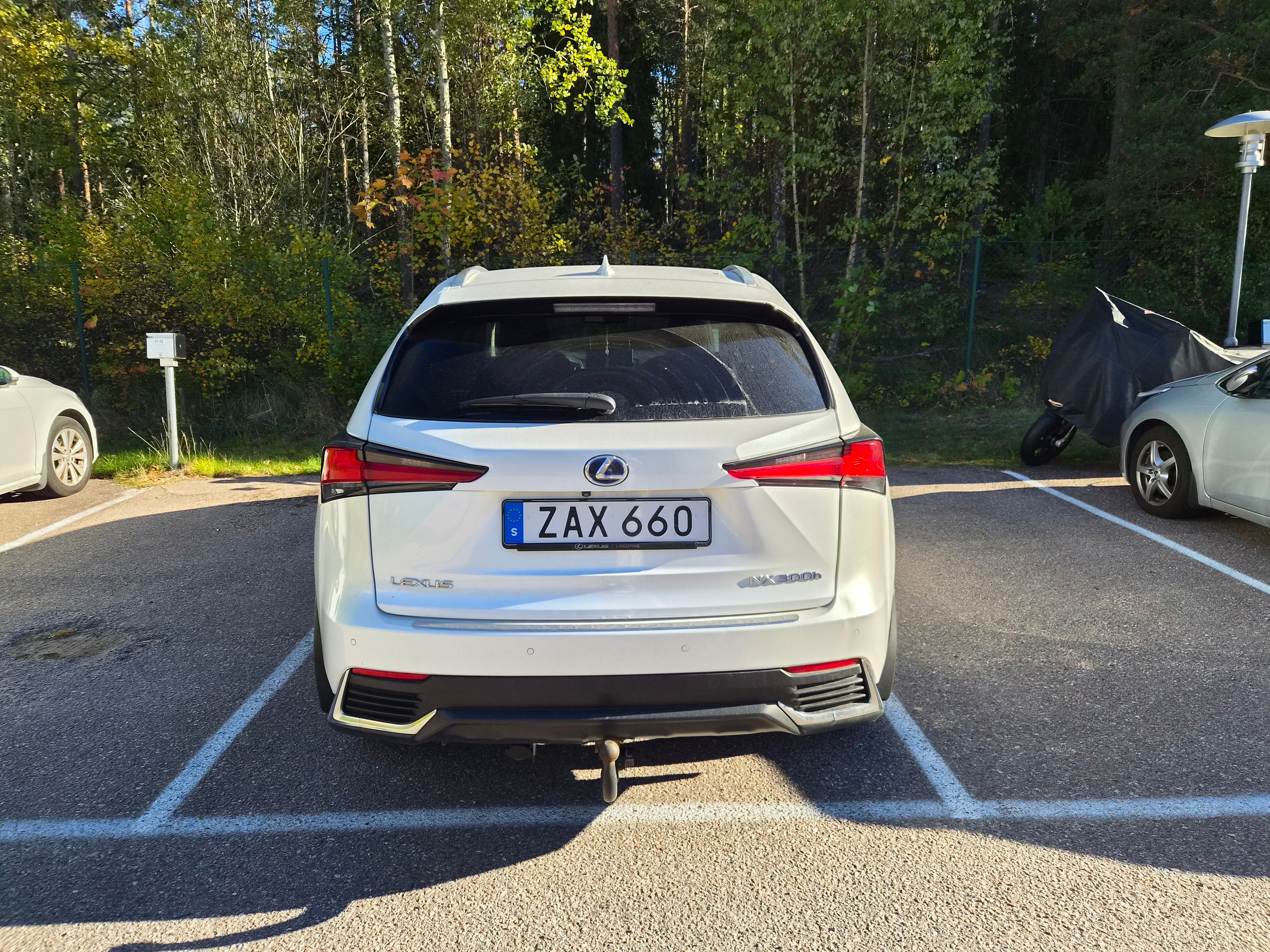 Lexus NX 300h AWD 2.5 AWD E-CVT 2018, bild 3/10