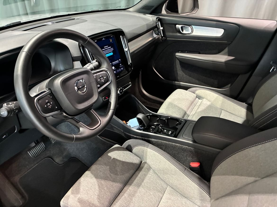Volvo XC40 B3 FWD Bensin Plus Dark 2025, bild 7/10
