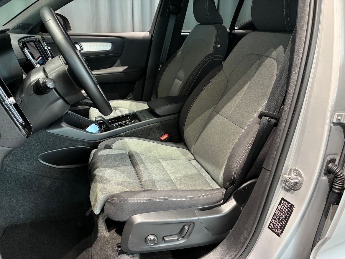 Volvo XC40 B3 FWD Bensin Plus Dark 2025, bild 6/10