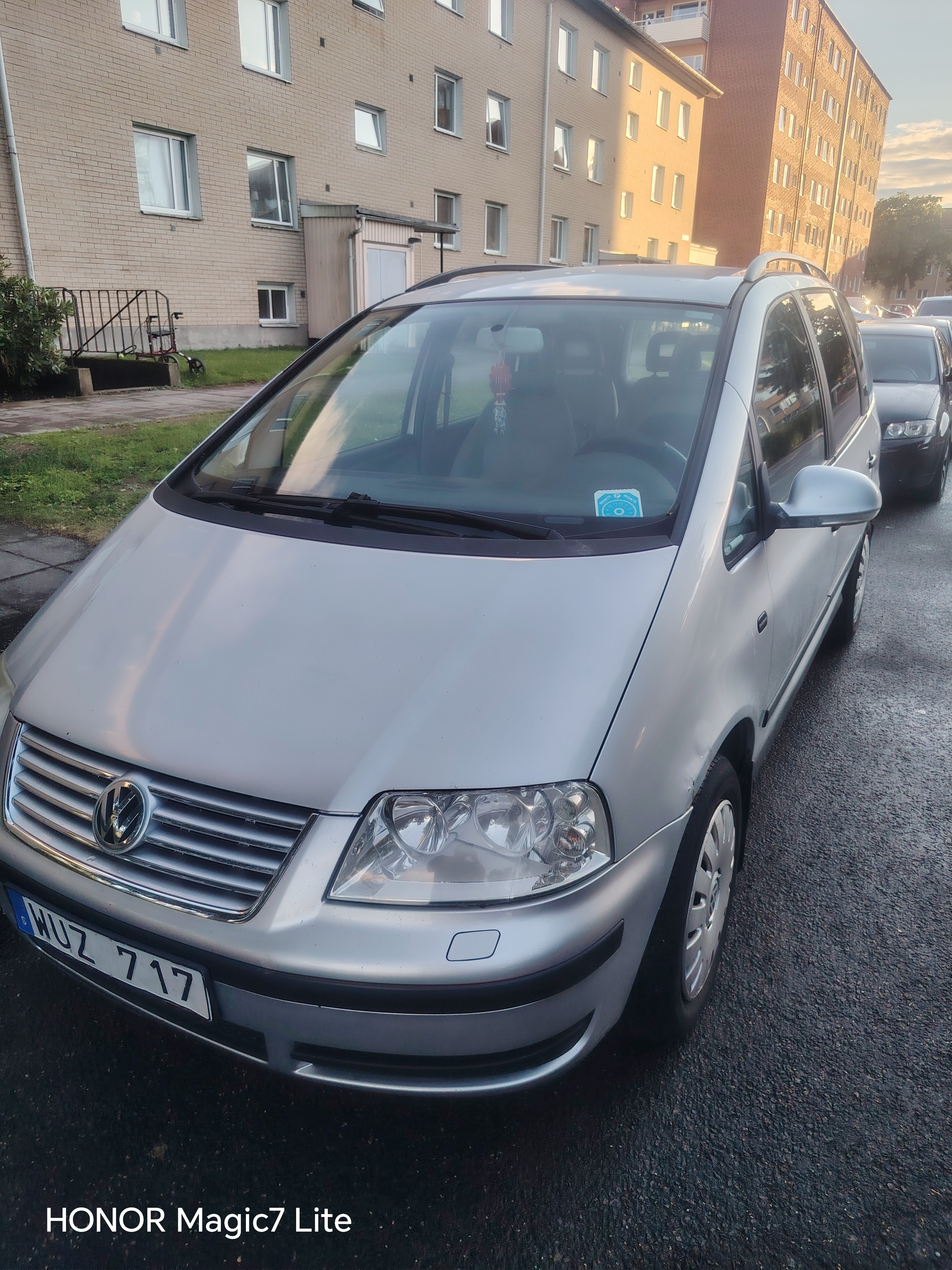 Volkswagen Sharan 7-seater 2.0 Manuell 2005, bild 2/2