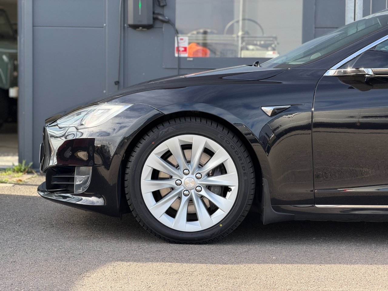 Tesla Model S 75D Nybesiktad 2017, bild 5/10