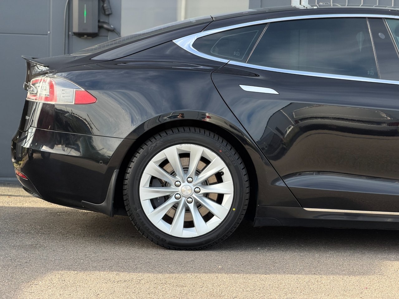 Tesla Model S 75D Nybesiktad 2017, bild 7/10