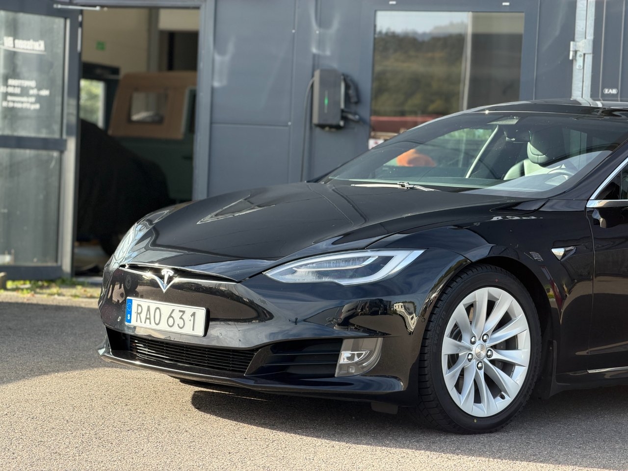 Tesla Model S 75D Nybesiktad 2017, bild 3/10