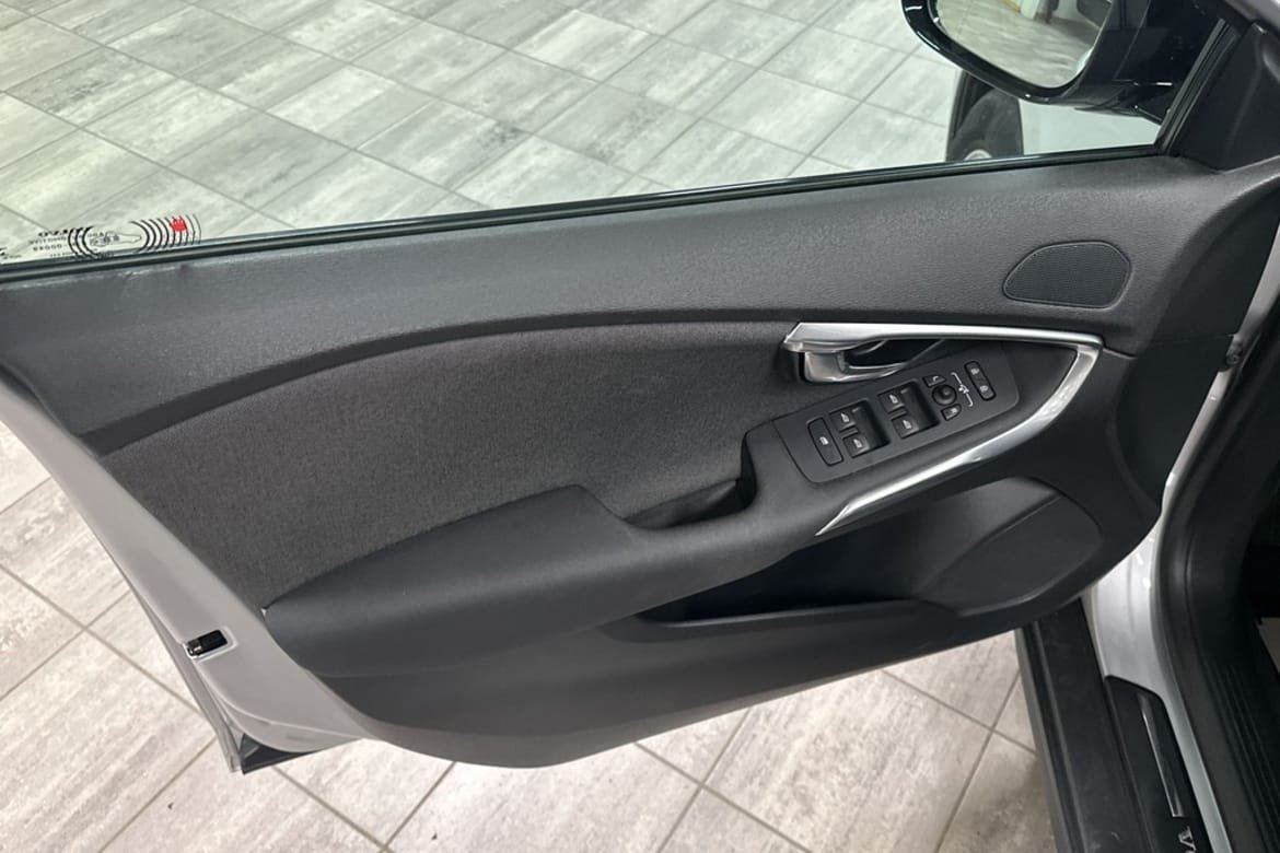 Volvo V40 Cross Country T3 Momentum BE 2016, bild 7/10
