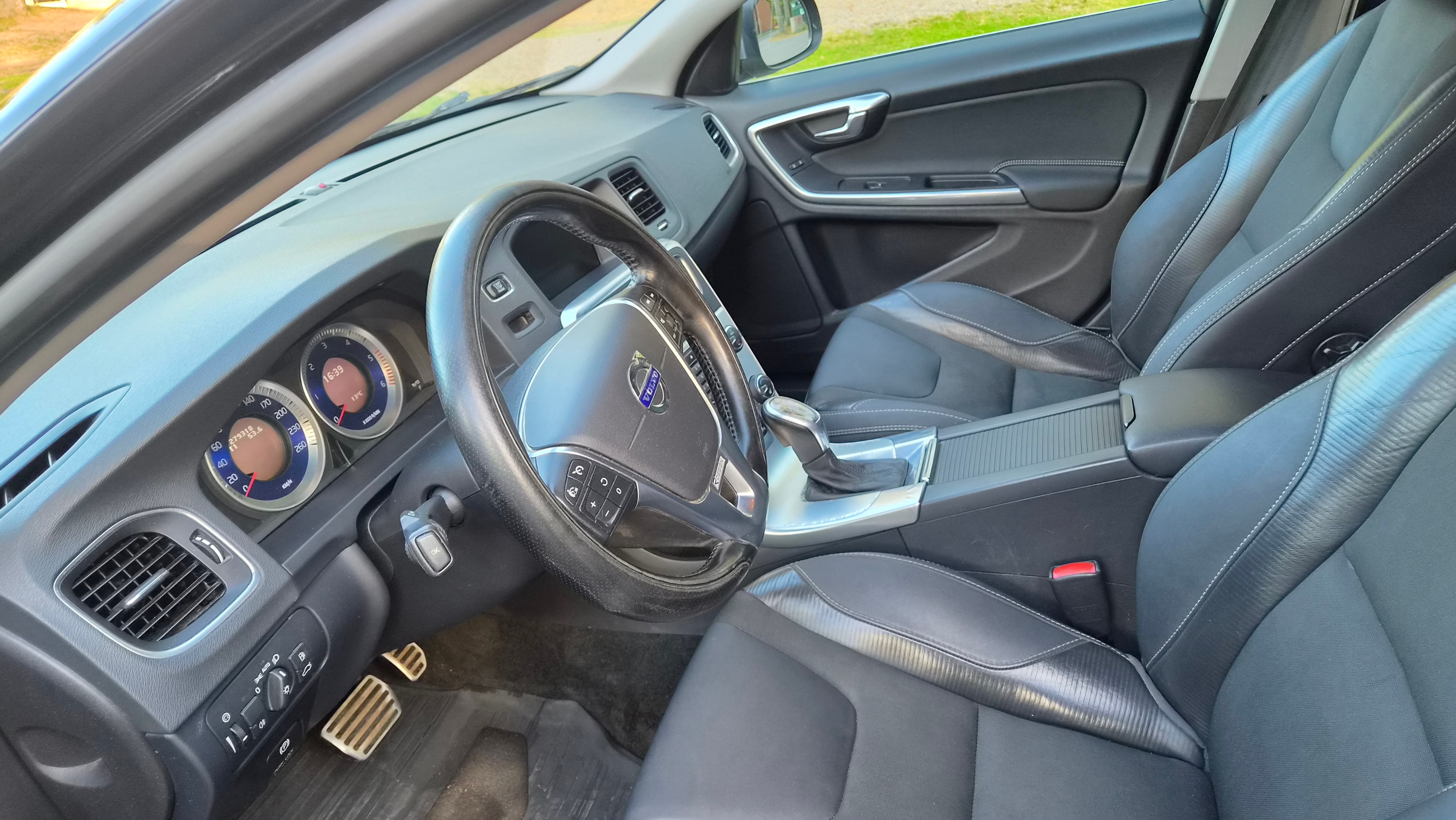 Volvo V60 D4 Geartronic R-Design 2013, bild 3/3
