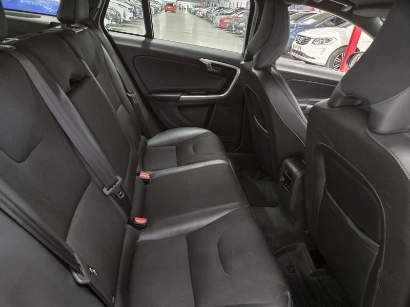 Volvo V60 D4 Momentum 2016, bild 5/10