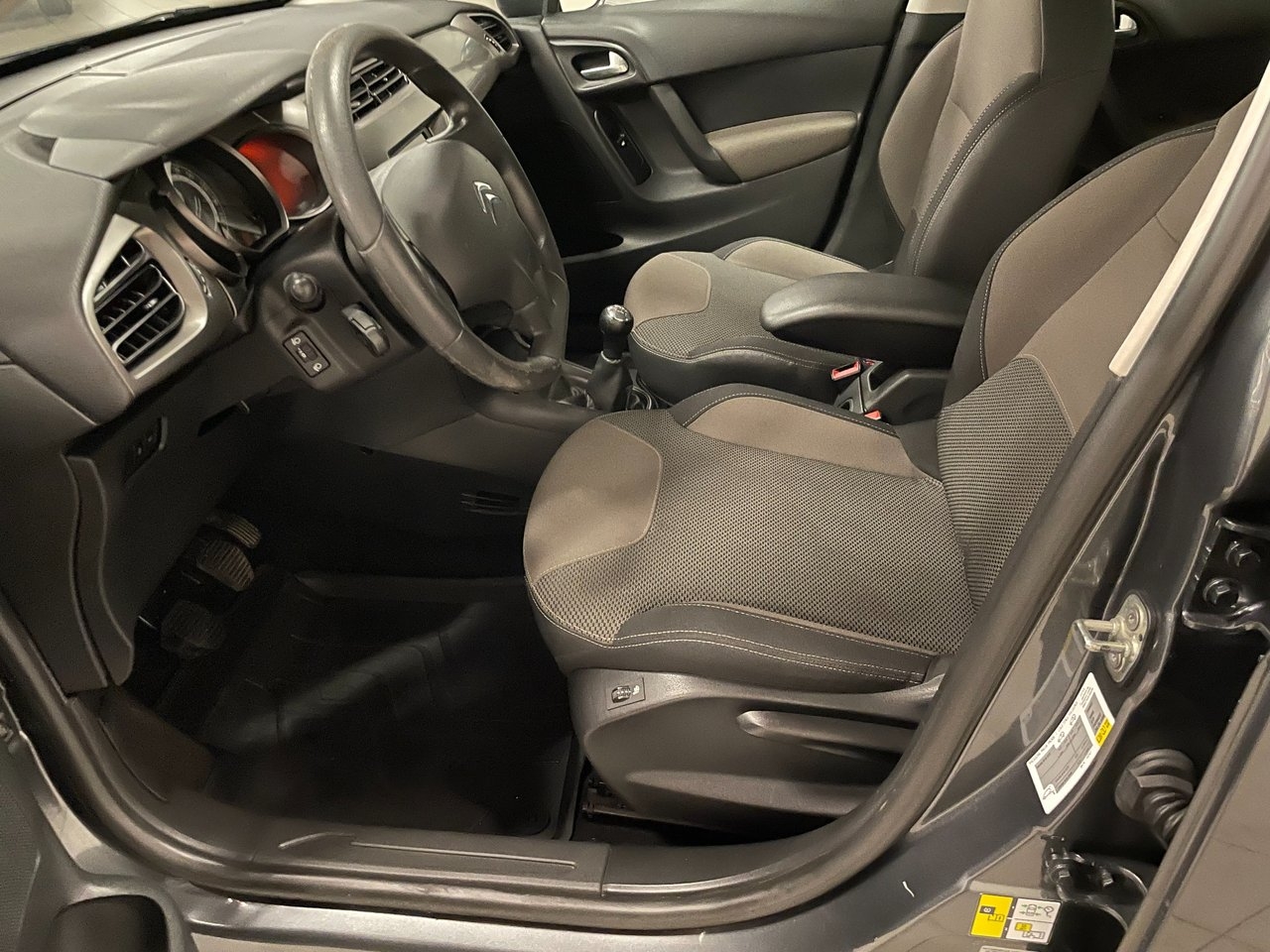 Citroen C3 1,6 Hdi 99Hk 2015, bild 3/8
