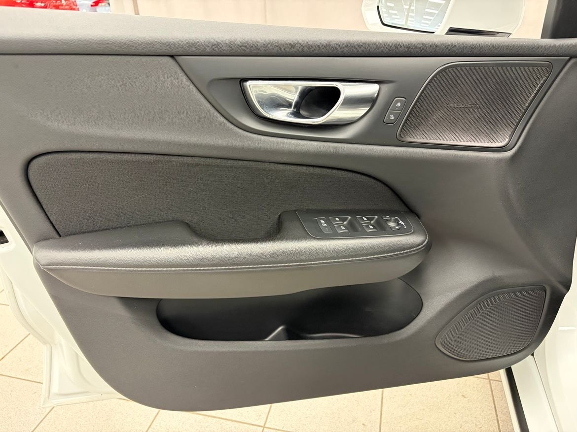 Volvo V60 D4 Momentum Advanced Edition 2021, kuva 5/10
