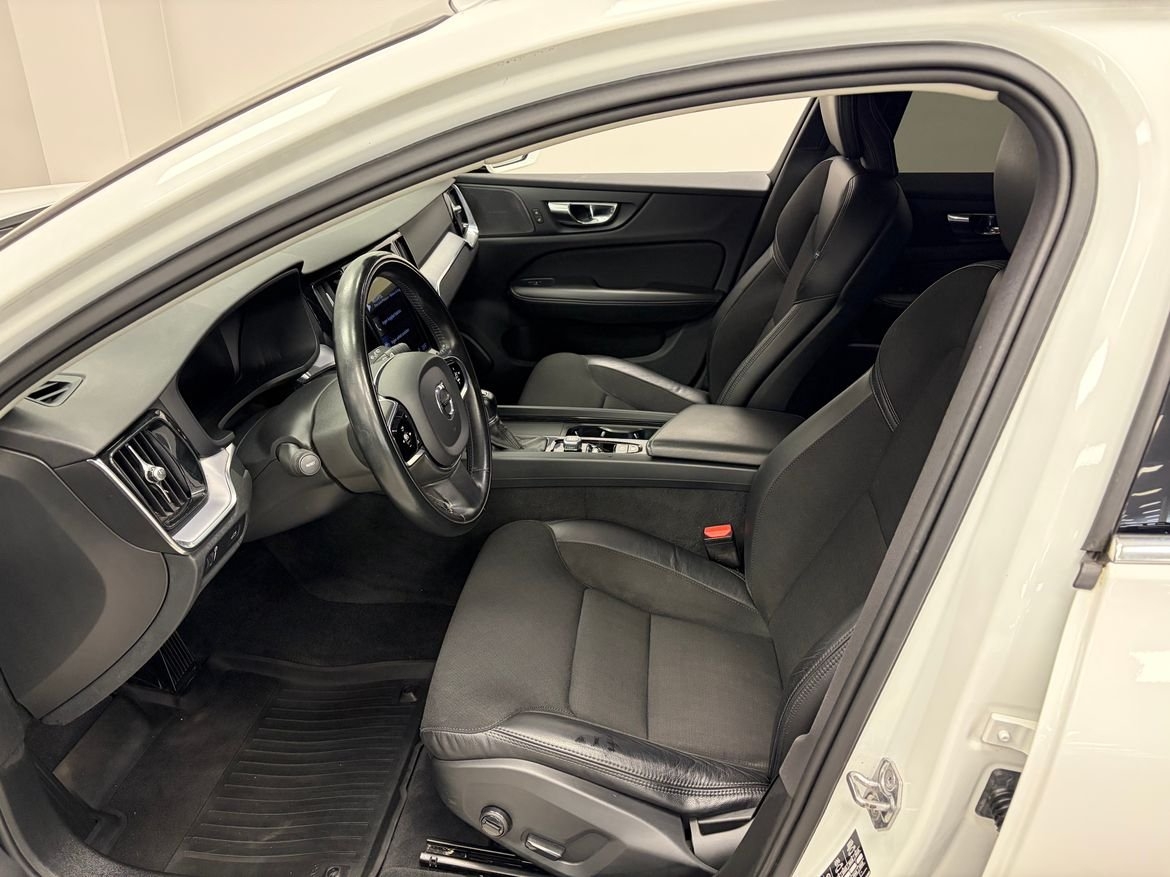 Volvo V60 D4 Momentum Advanced Edition 2021, kuva 7/10