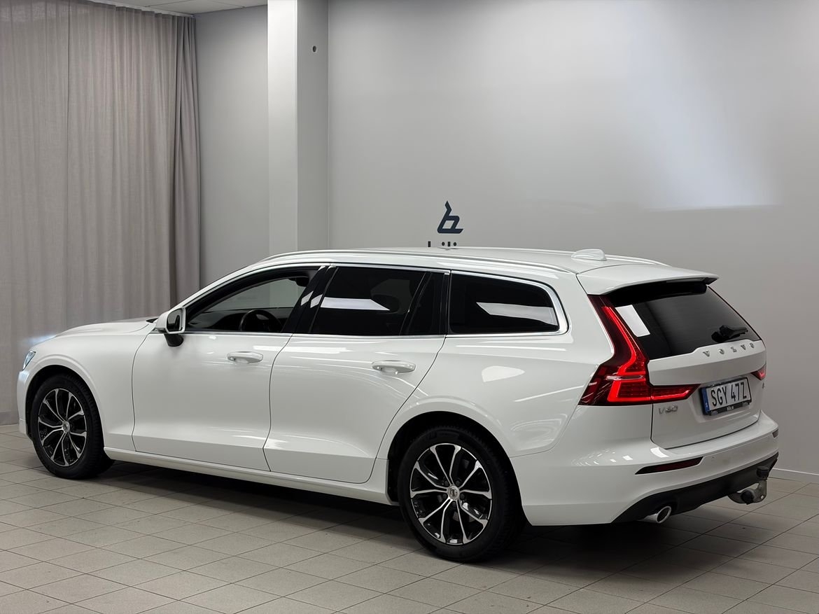 Volvo V60 D4 Momentum Advanced Edition 2021, kuva 3/10