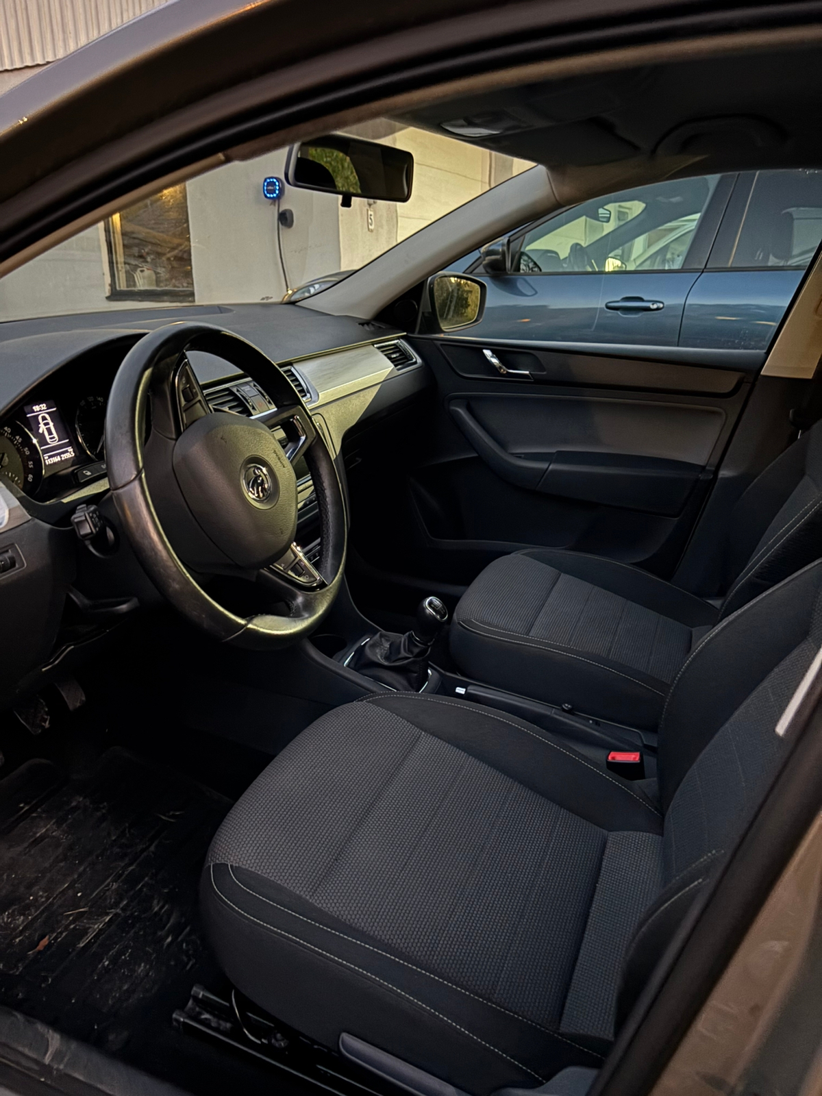 Skoda Rapid 1.6 TDI Manuell 2014, bild 6/8