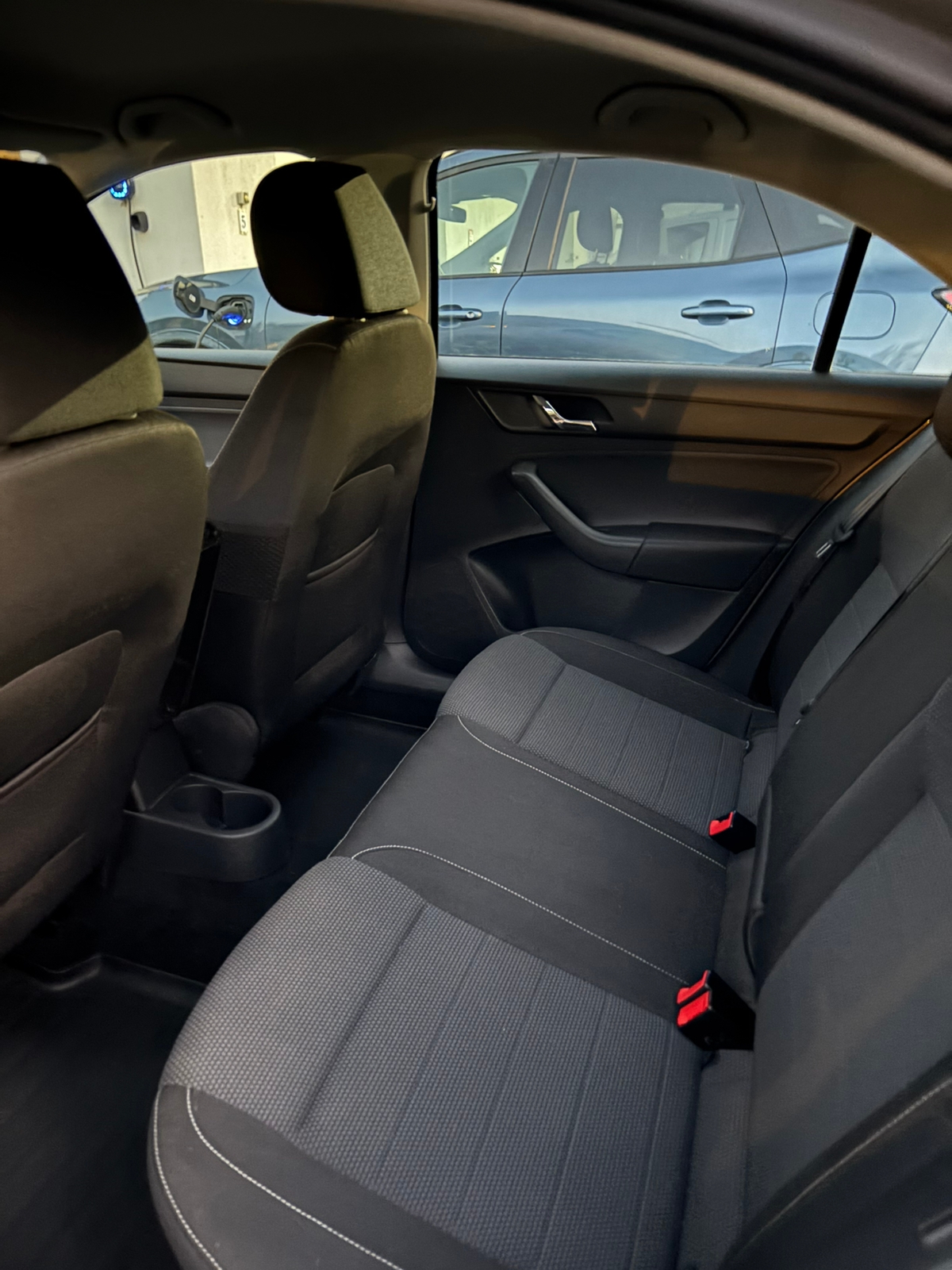 Skoda Rapid 1.6 TDI Manuell 2014, bild 7/8