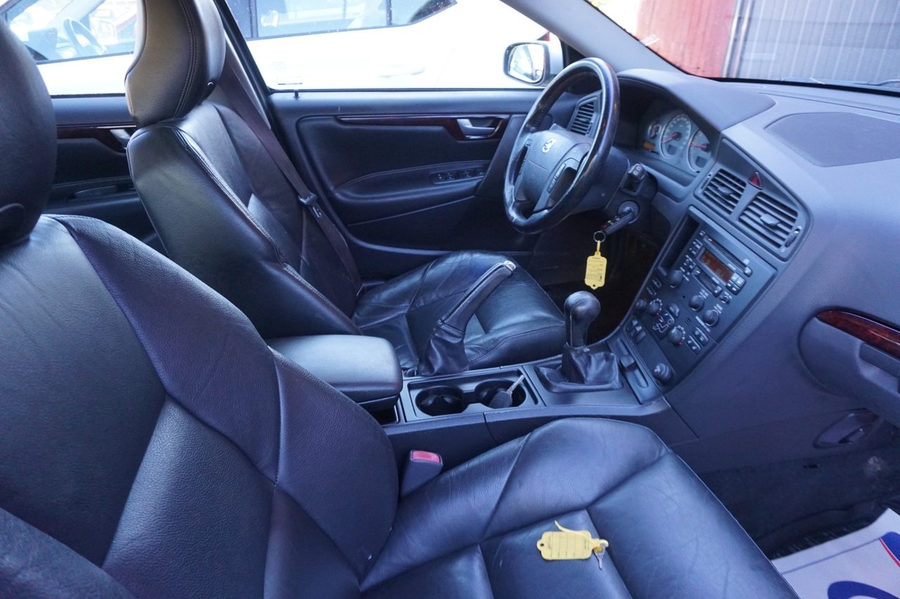Volvo V70 2.4 Business 2004, kuva 6/7