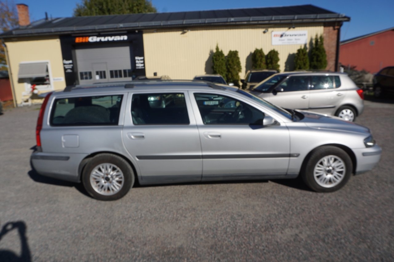 Volvo V70 2.4 Business 2004, kuva 3/7