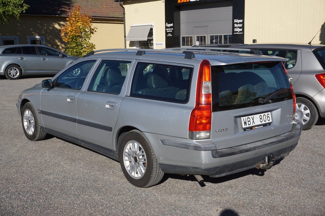 Volvo V70 2.4 Business 2004, kuva 2/7