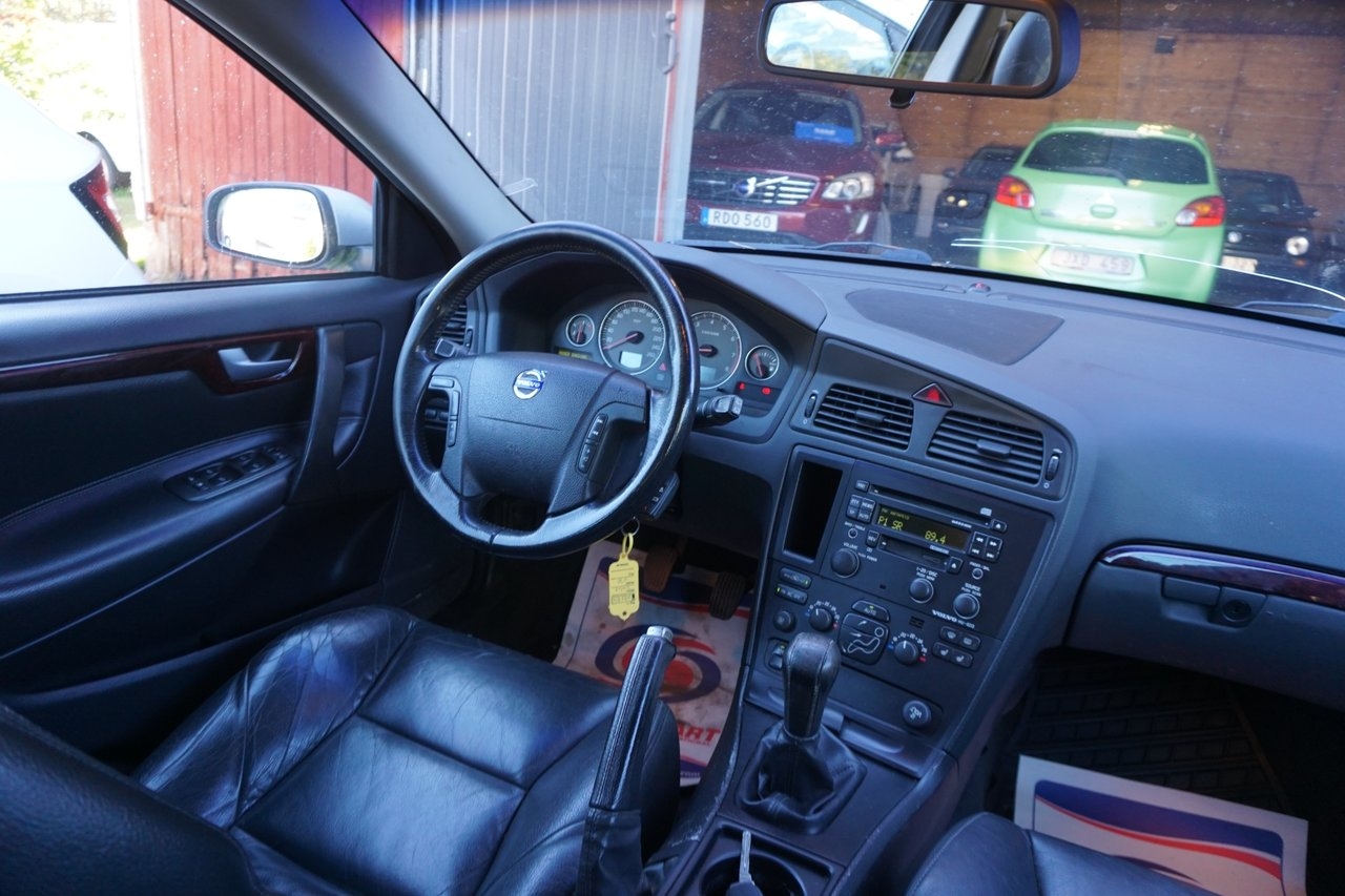 Volvo V70 2.4 Business 2004, kuva 5/7