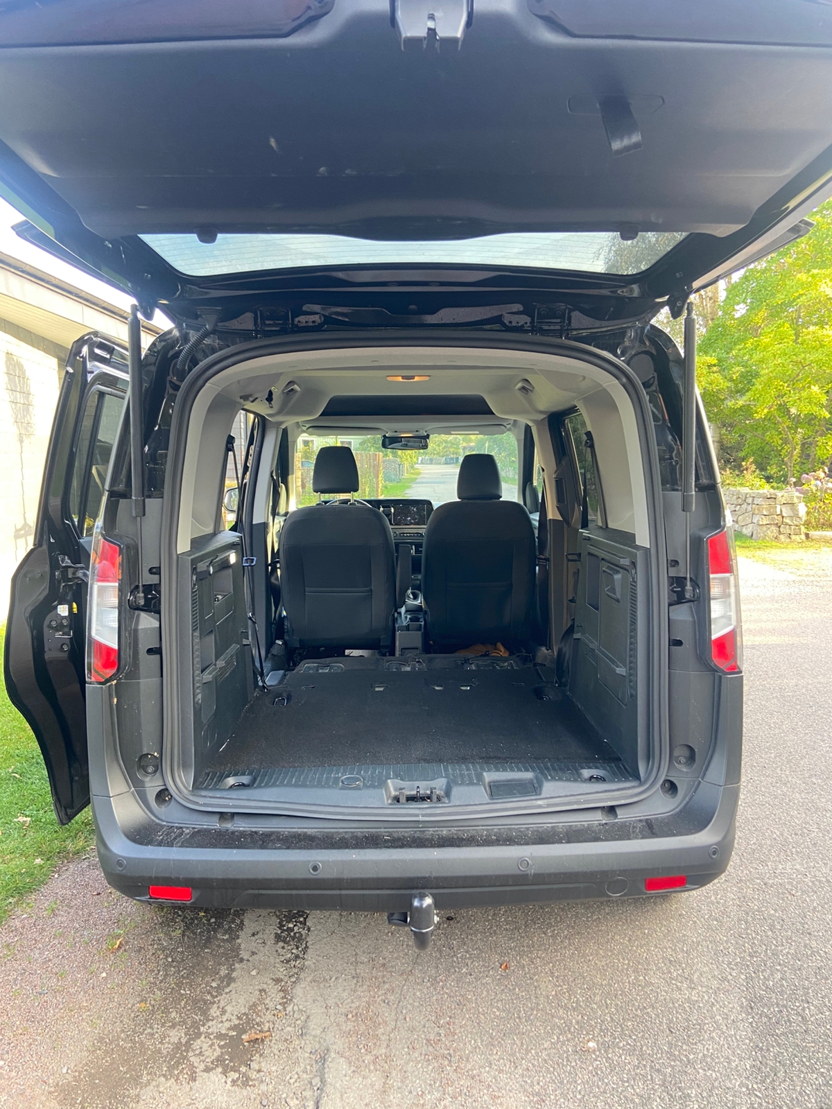 Ford Tourneo Courier 2025, bild 2/10