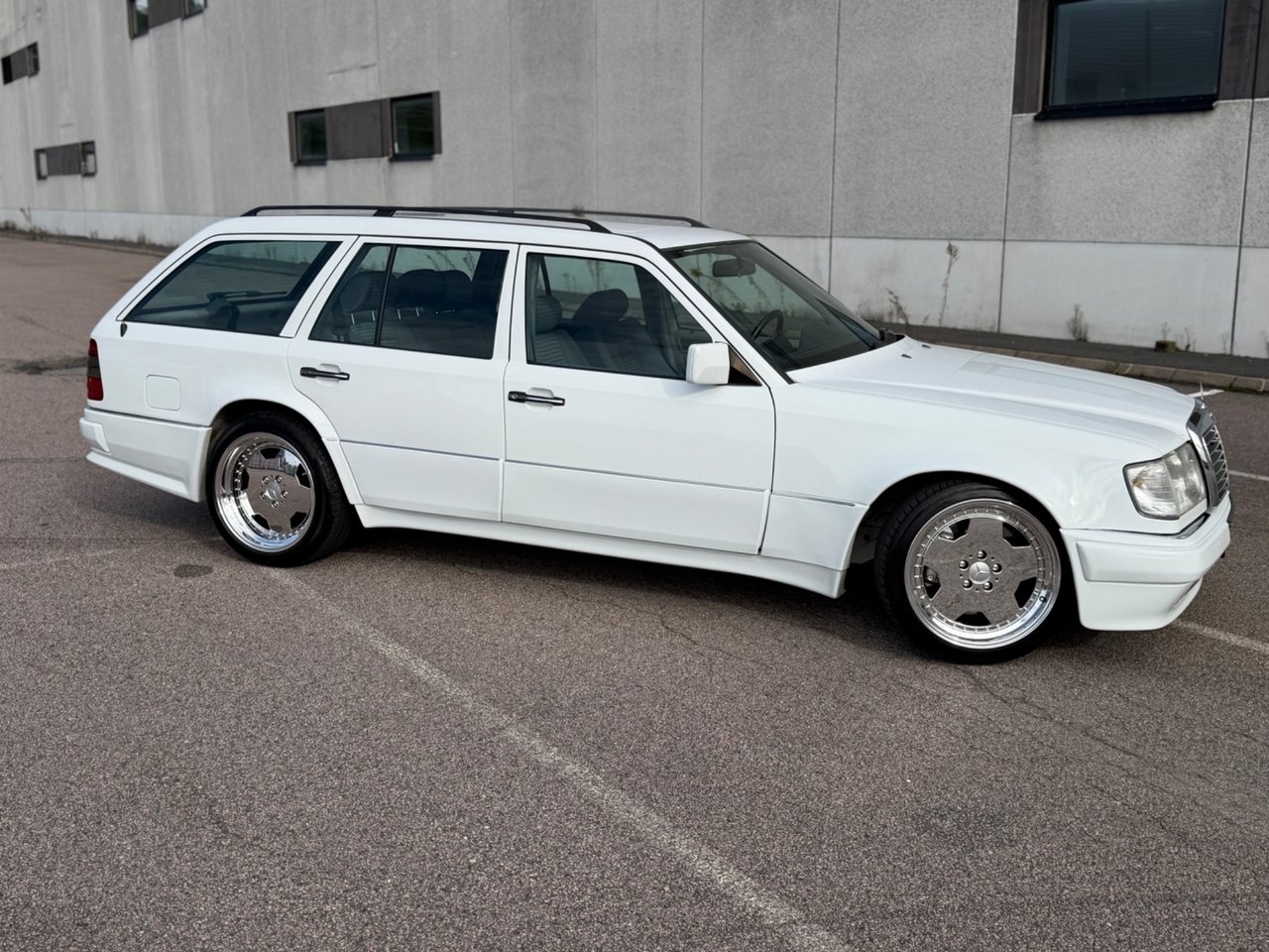 Mercedes-Benz E 1990, bild 2/10