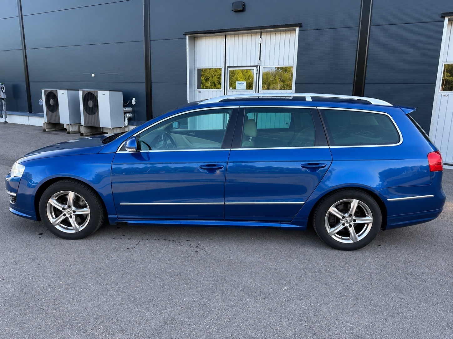 Volkswagen Passat 2010, bild 2/10