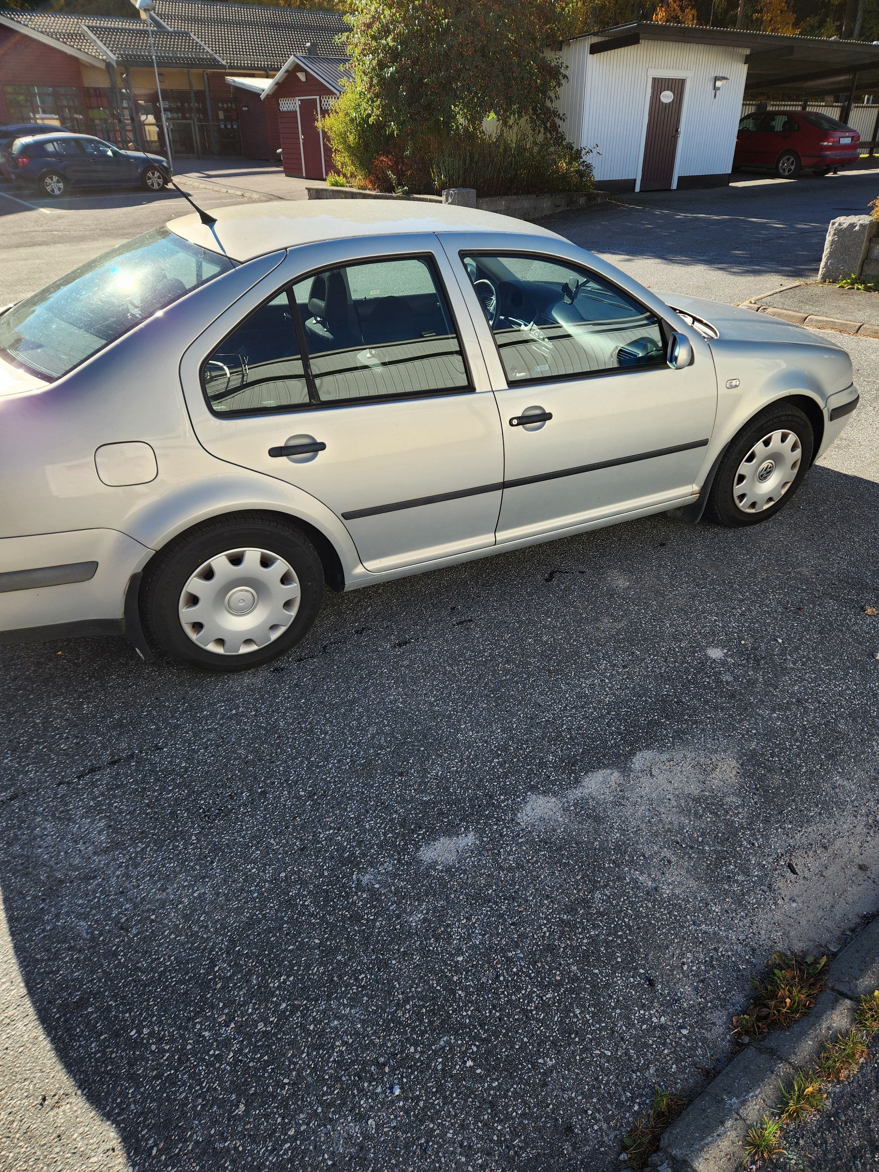 Volkswagen Bora 1.6 Manuell 2000, bild 2/7