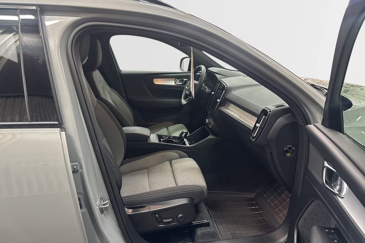 Volvo XC40 B3 FWD Bensin Plus Dark 2025, bild 5/10
