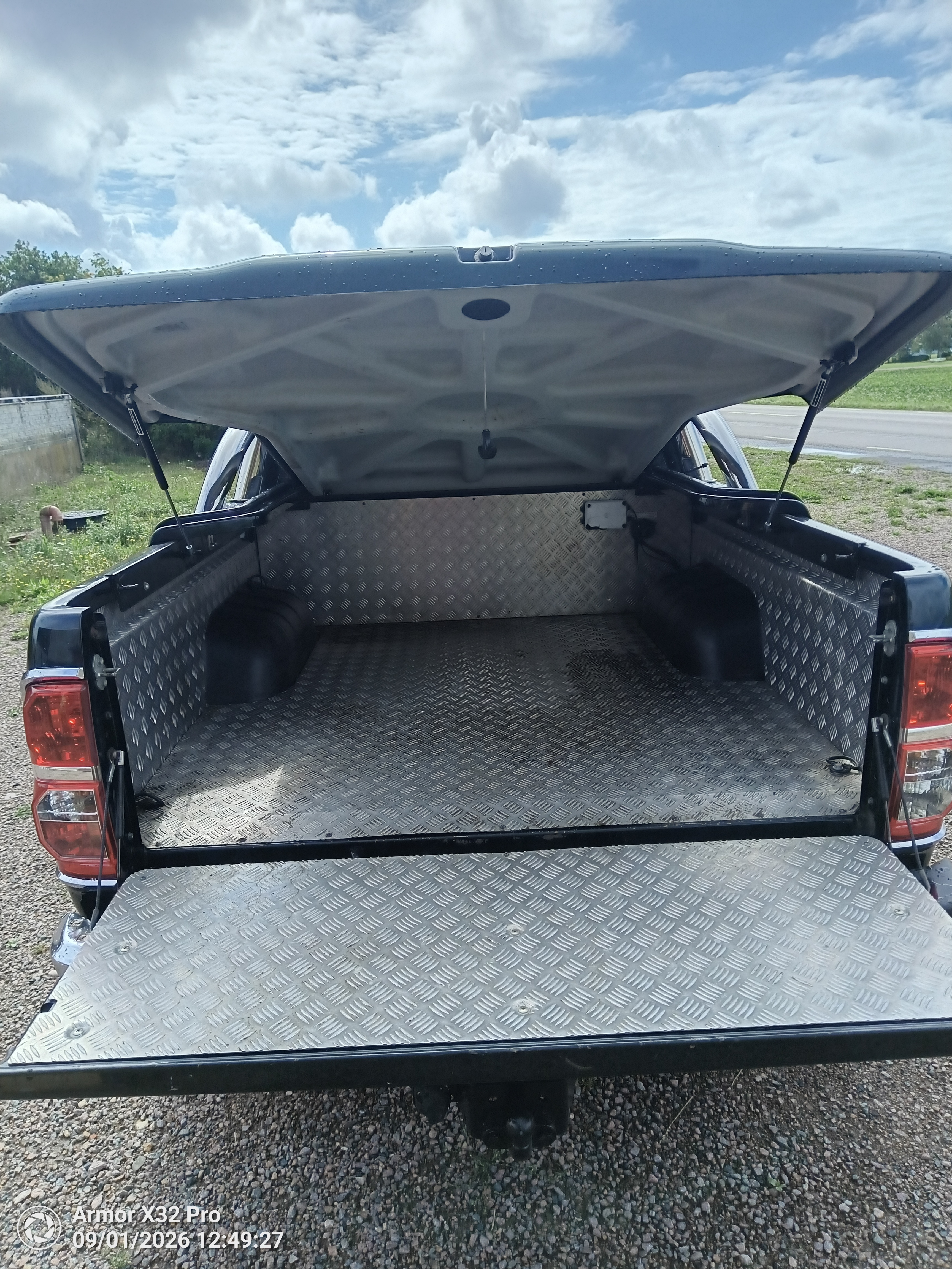 Toyota HiLux 2015, bild 5/10