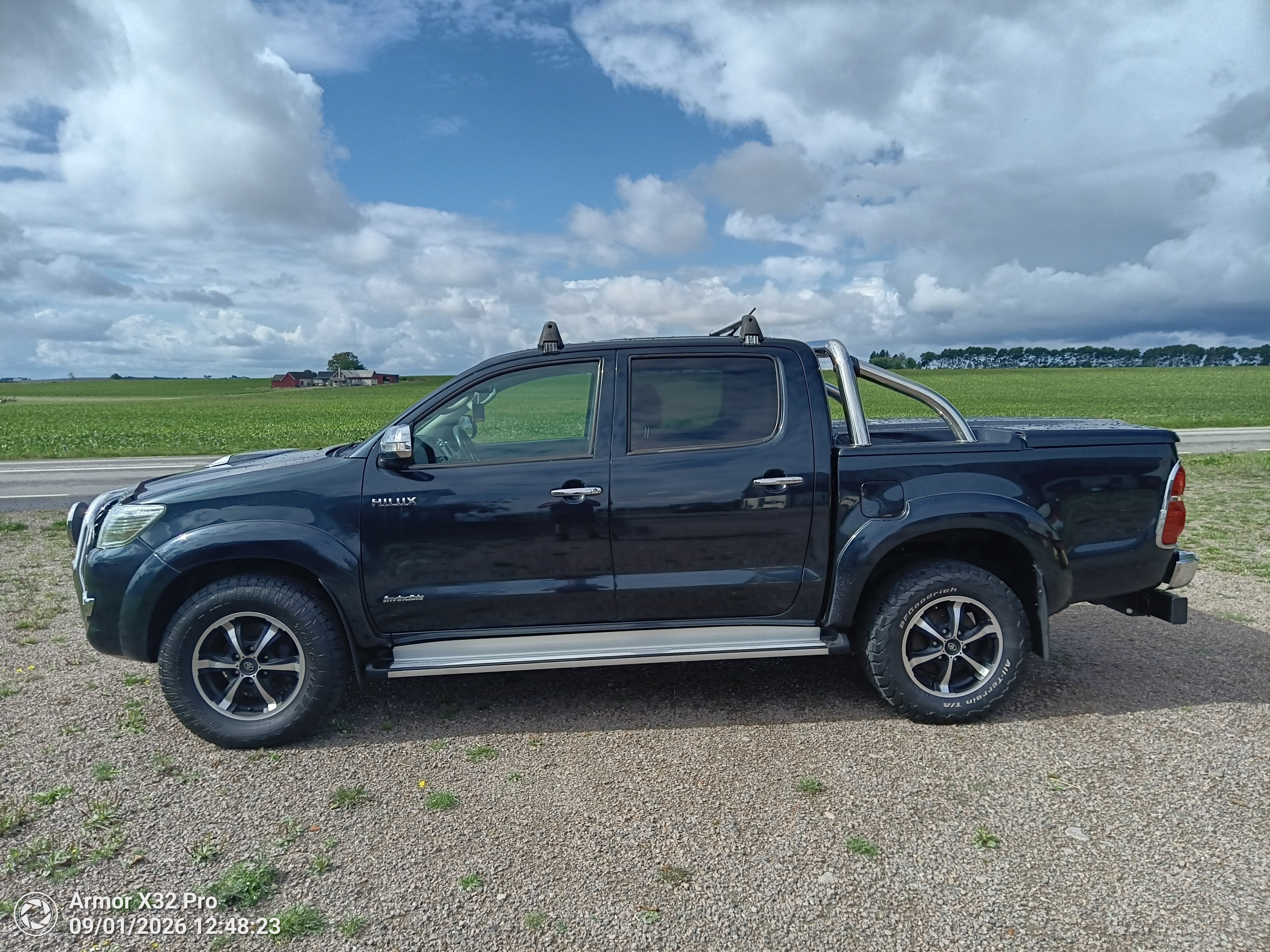 Toyota HiLux 2015, bild 2/10