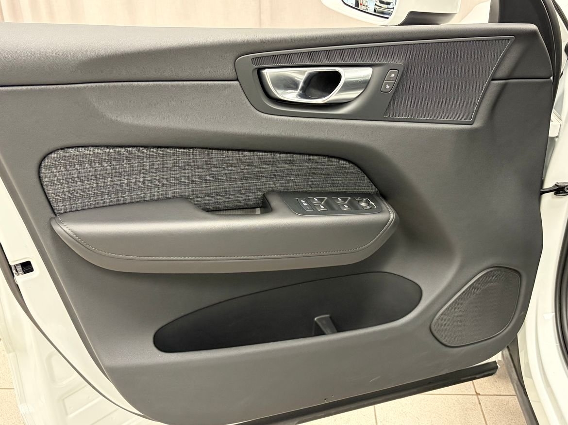 Volvo XC60 T6 Core Nordic 2025, photo 4/10