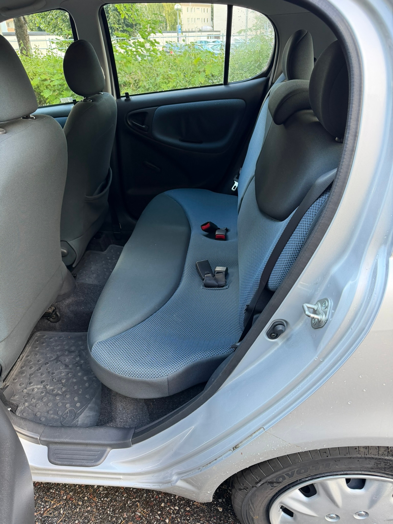 Toyota Yaris 5-dörrar 1.0 VVT-i Manuell 2005, bild 6/10