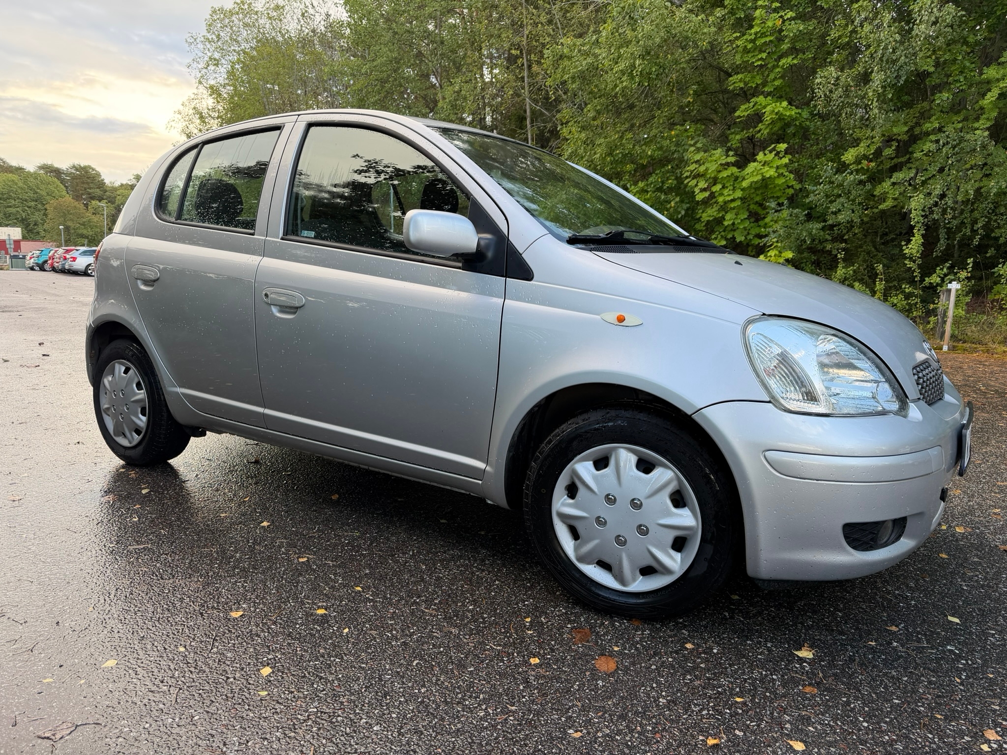 Toyota Yaris 5-dörrar 1.0 VVT-i Manuell 2005, bild 2/10