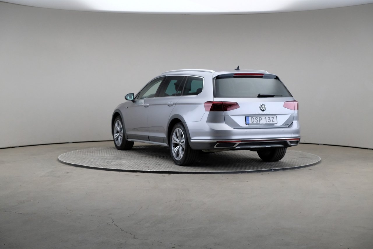 Volkswagen Passat 2023, bild 2/10