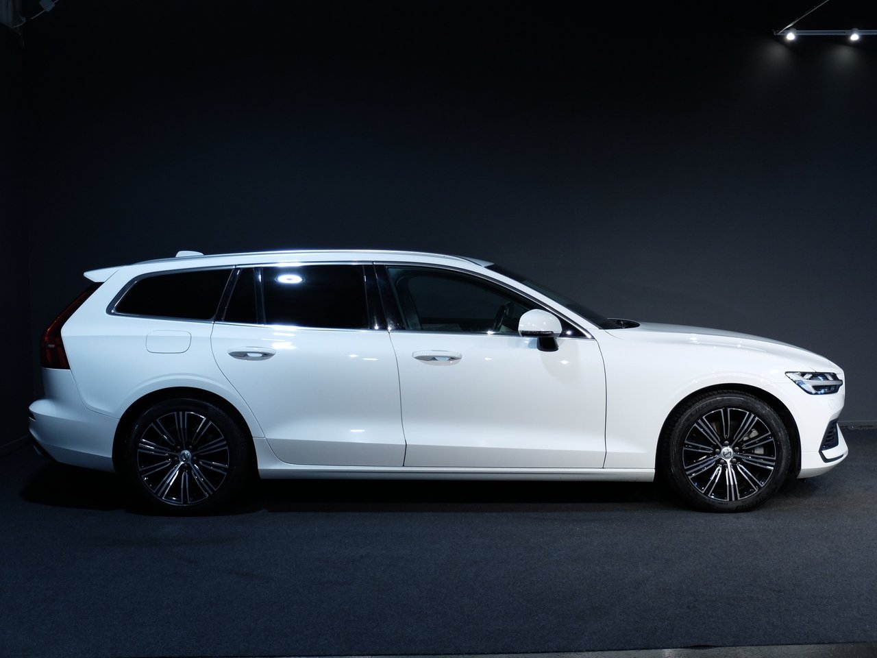 Volvo V60 2021, bild 2/9