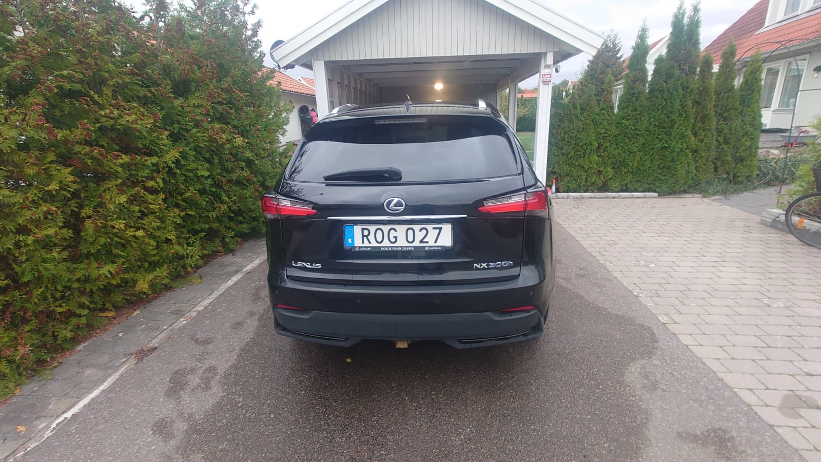 Lexus NX 300h AWD 2.5 AWD E-CVT 2016, bild 2/10