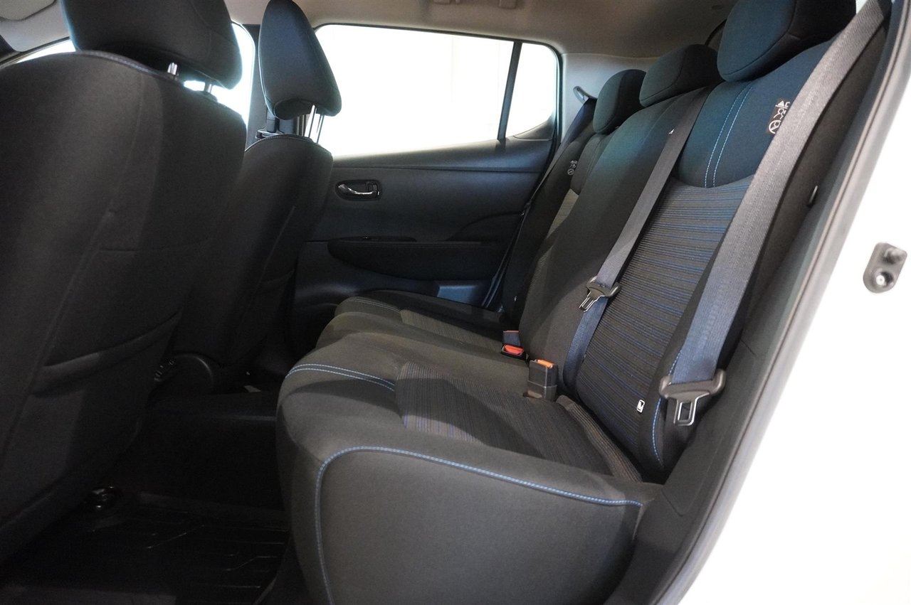 Nissan Leaf N-Connecta 39kWh 2024, bild 6/10