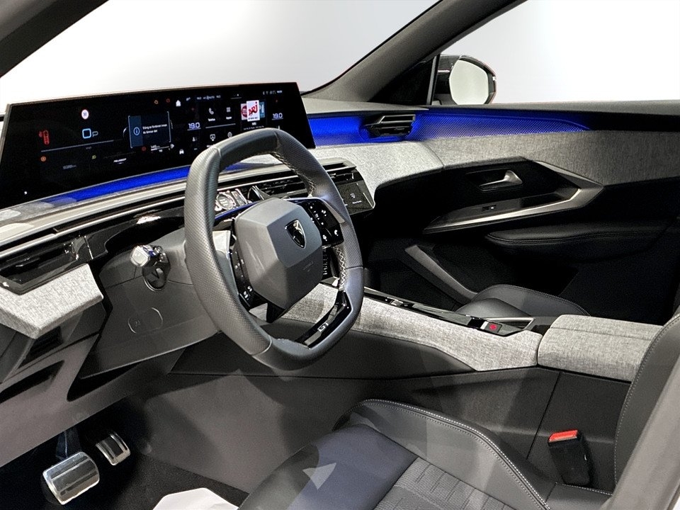 Peugeot 5008 1.2 Hybrid 145 GT 2025, photo 5/10