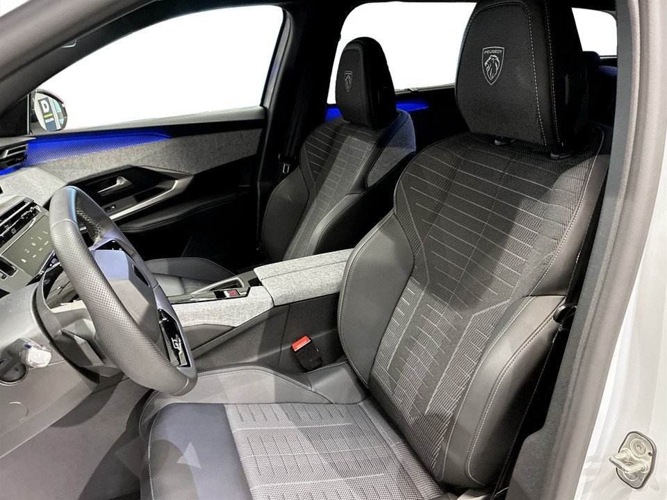 Peugeot 5008 1.2 Hybrid 145 GT 2025, photo 4/10