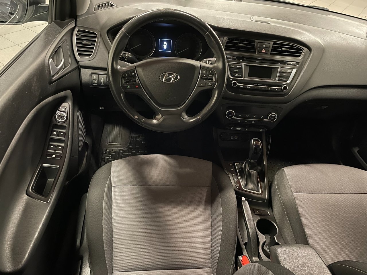 Hyundai i20 active 1,4 Automat 2016, bild 5/8