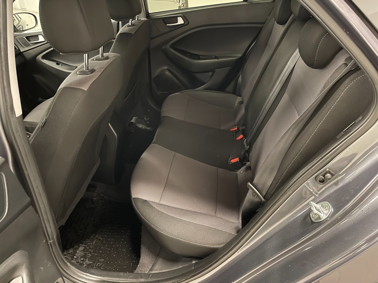 Hyundai i20 active 1,4 Automat 2016, bild 4/8