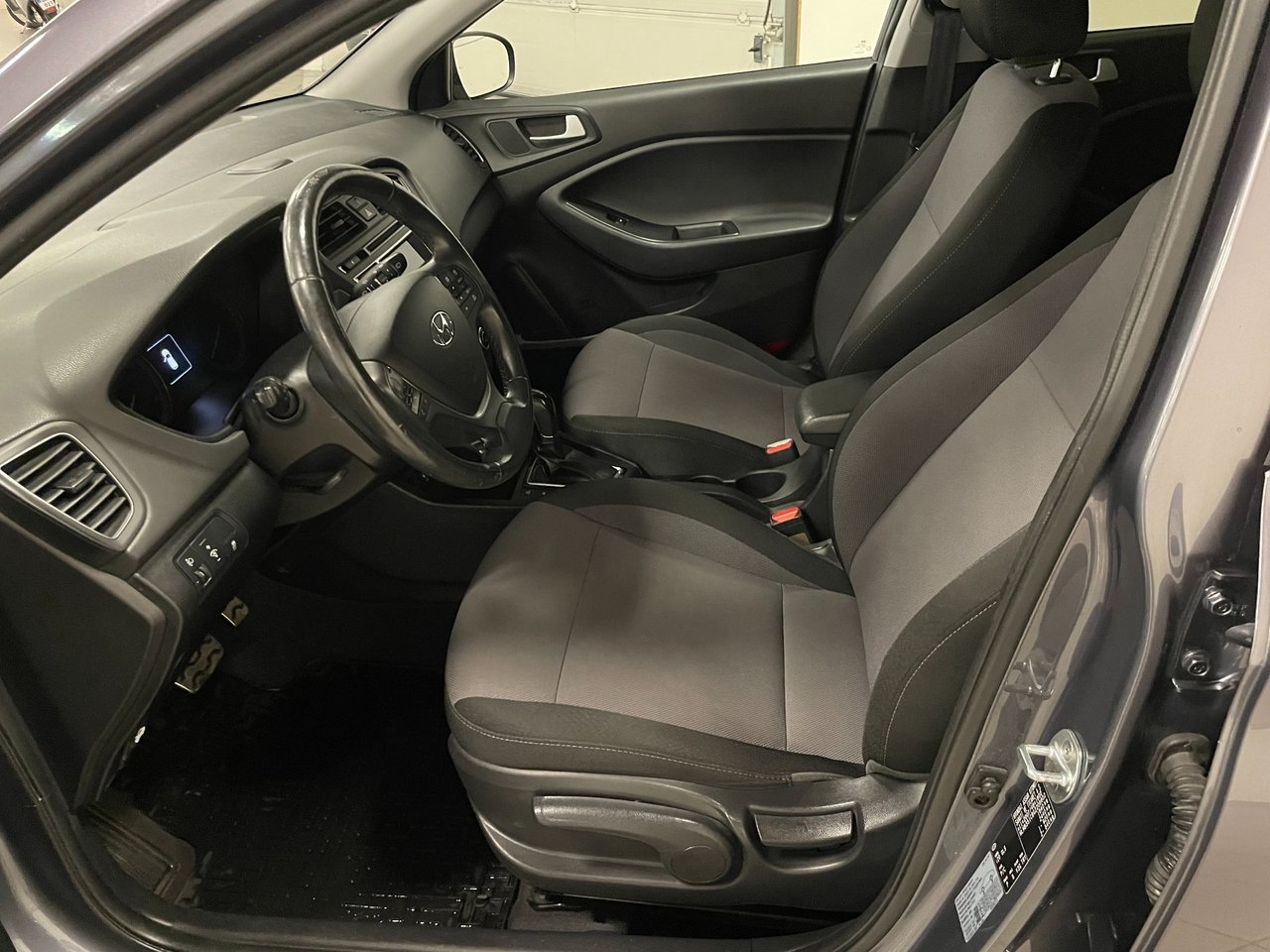 Hyundai i20 active 1,4 Automat 2016, bild 3/8