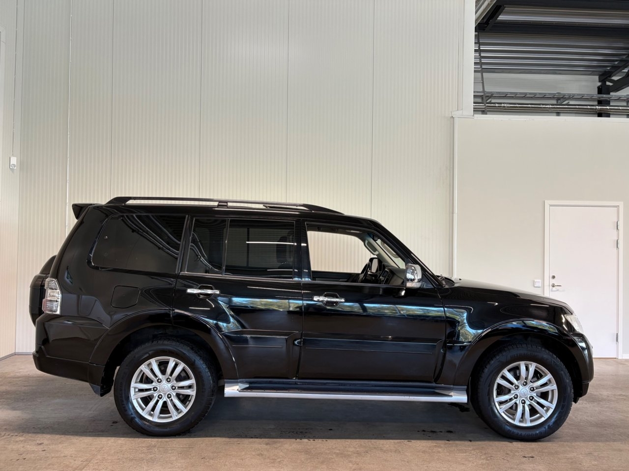 Mitsubishi Pajero 2015, bild 2/10
