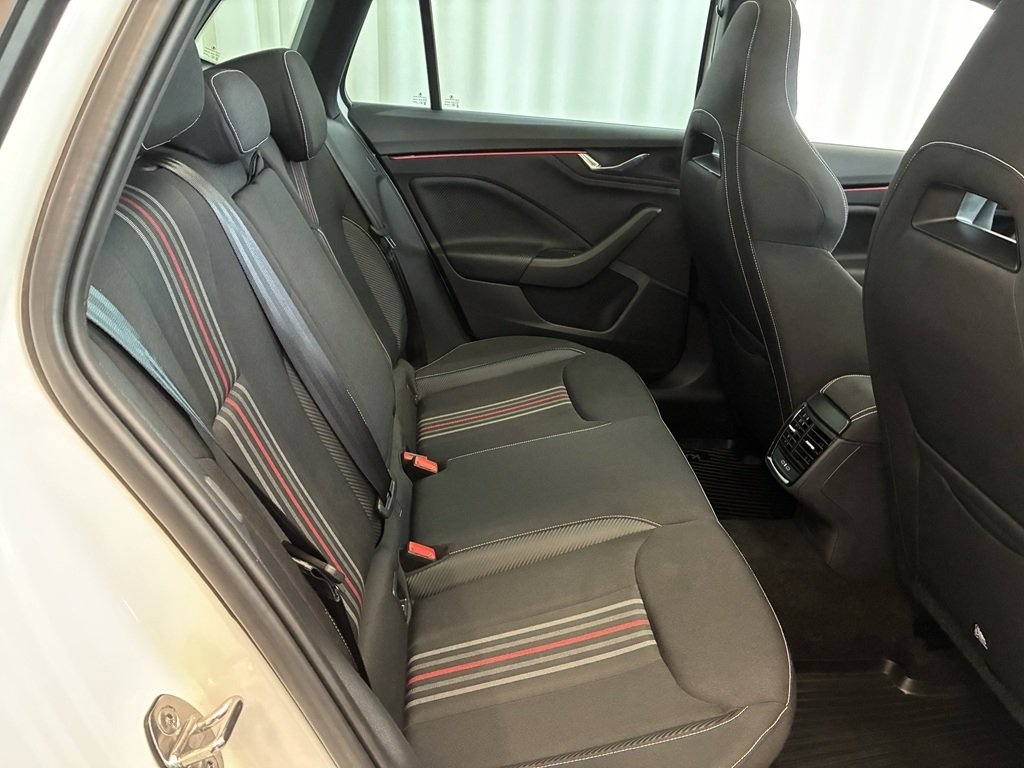 Skoda Kamiq Monte Carlo 1,0 TSI 116 HK 2025, bild 6/9
