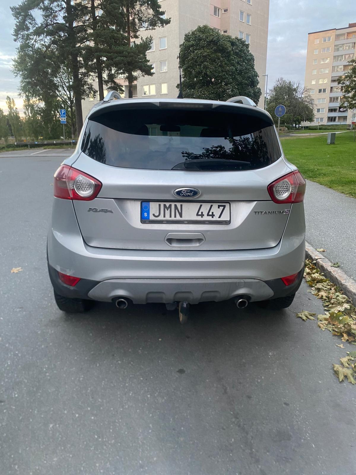 Ford Kuga 2.0 TDCi AWD Manuell 2012, bild 2/10