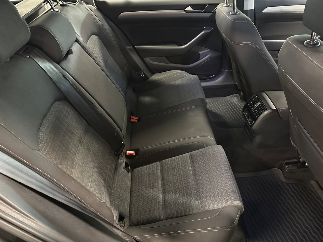 Volkswagen Passat 2020, bild 7/10