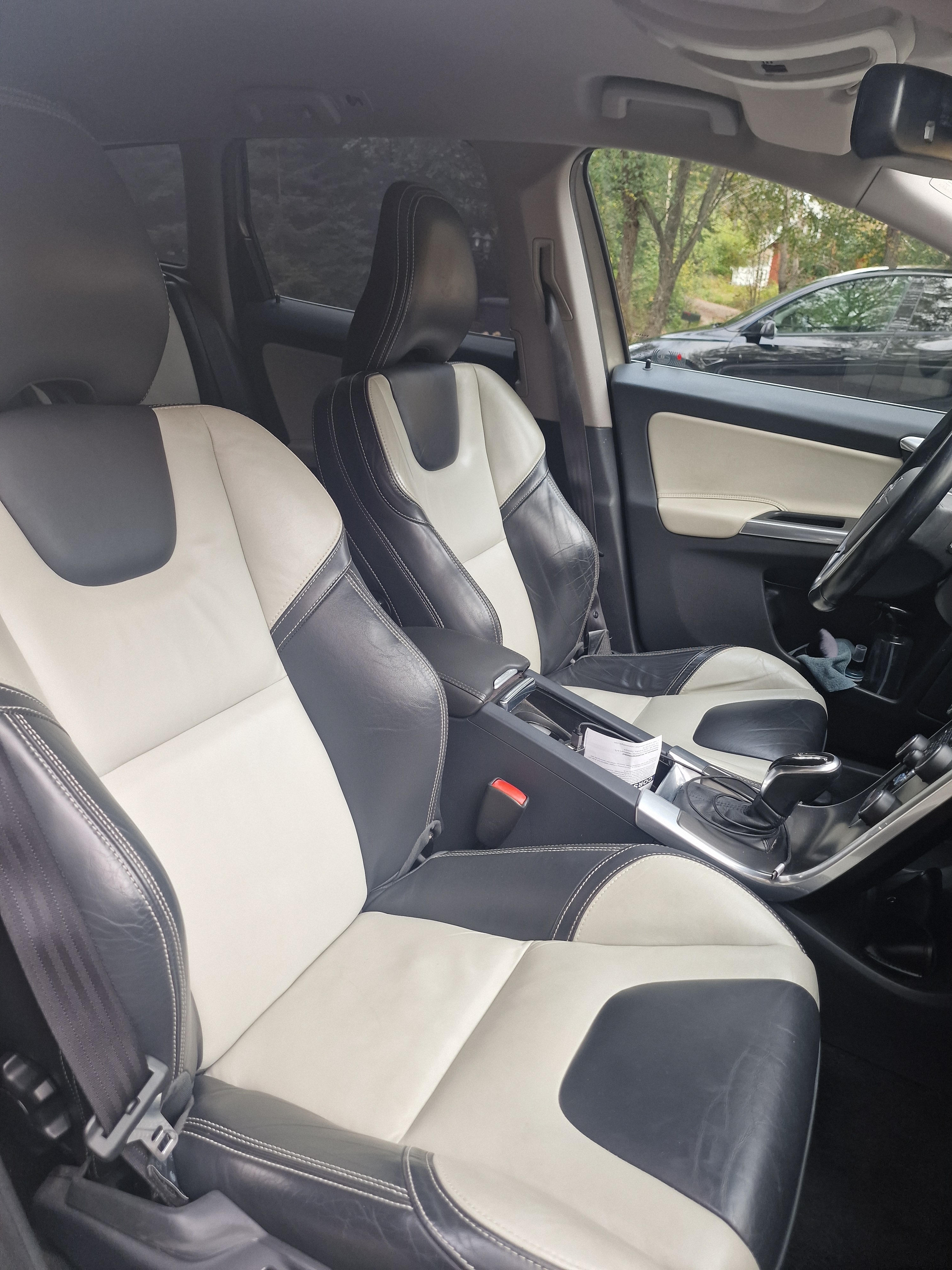 Volvo XC60 D5 AWD Geartronic 2014, bild 4/8