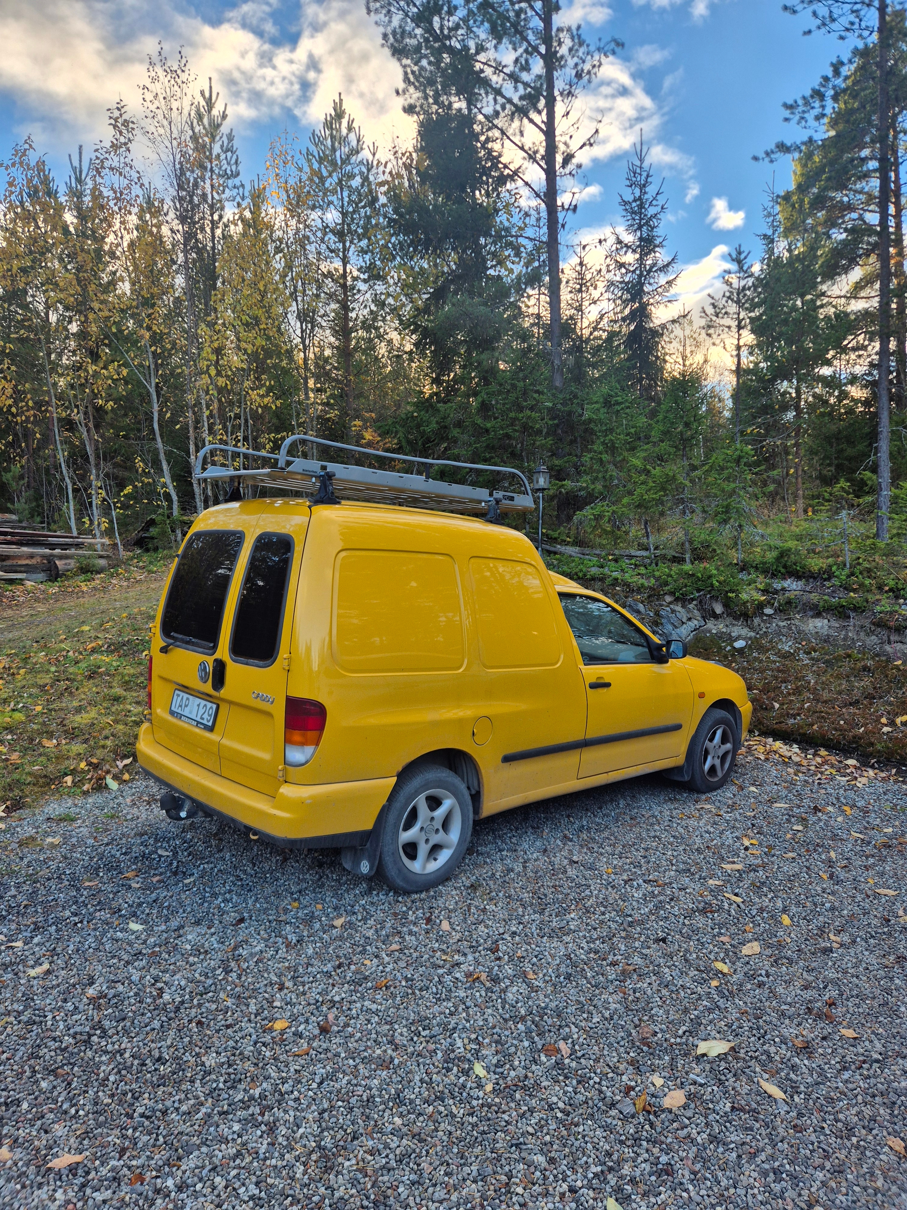 Volkswagen Caddy Skåpbil 1.4 MPI Manuell 2002, bild 2/5